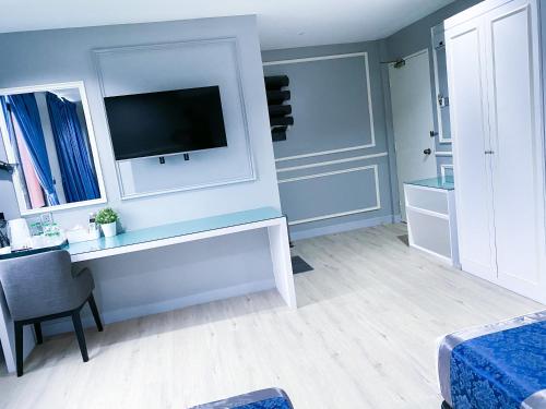 2 twin beds