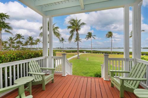 Waterfront luxury Villa 51 with sunset views and boat slip townhouse in Marathon, USA