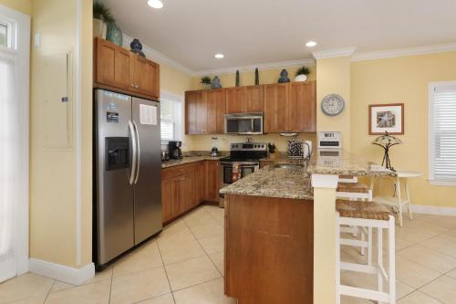 Waterfront luxury Villa 51 with sunset views and boat slip townhouse in Marathon, USA