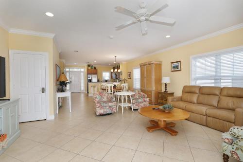 Waterfront luxury Villa 51 with sunset views and boat slip townhouse in Marathon, USA