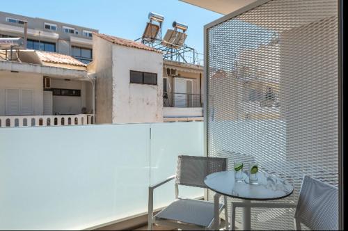 Double or Twin Room with City View image 10