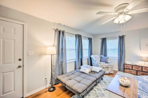 Longview Vacation Rental Home 4 Mi to Dtwn in Longview, USA
