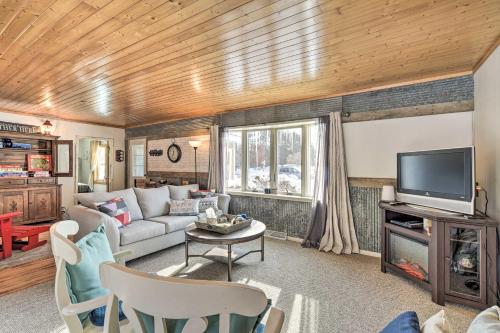 Family Home - Walk to Town and Balsam Lake! in Balsam Lake, USA