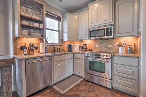Lake LBJ Waterfront Vacation Rental! in Granite Shoals, USA