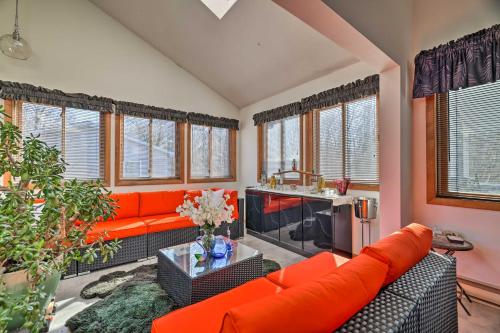 Tobyhanna Home with Pools and Lake Access in Tobyhanna, USA