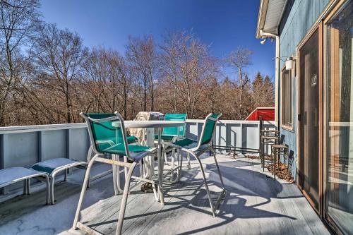 Tobyhanna Home with Pools and Lake Access in Tobyhanna, USA