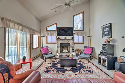 Tobyhanna Home with Pools and Lake Access in Tobyhanna, USA