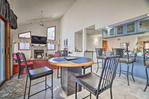 Tobyhanna Home with Pools and Lake Access in Tobyhanna, USA