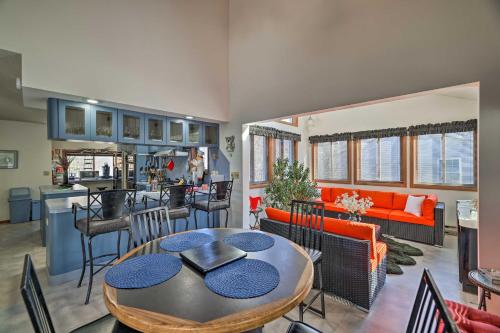 Tobyhanna Home with Pools and Lake Access in Tobyhanna, USA