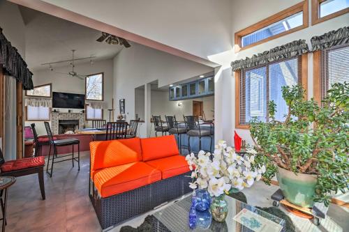 Tobyhanna Home with Pools and Lake Access in Tobyhanna, USA