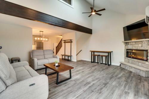 Stylish Tannersville Townhome with Private Deck in Tannersville, USA