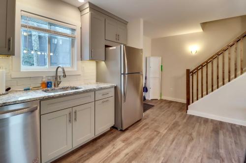 Stylish Tannersville Townhome with Private Deck in Tannersville, USA