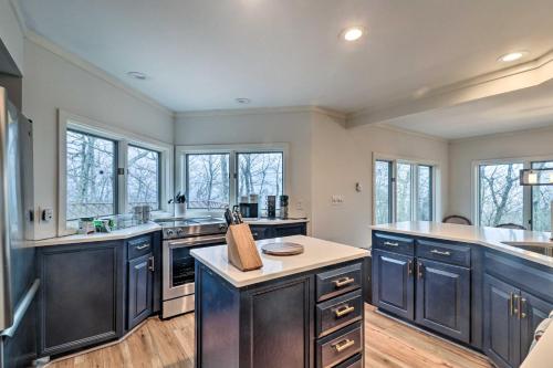 Mountaintop Wintergreen Resort House with Deck in Roseland, USA