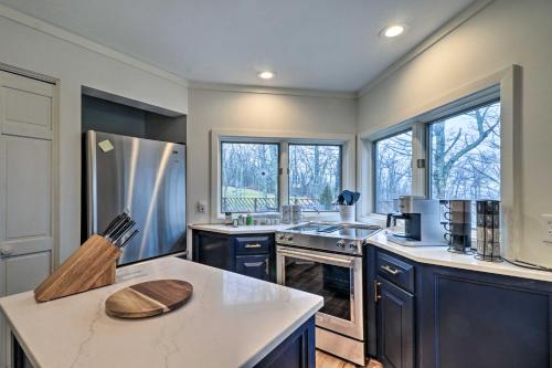 Mountaintop Wintergreen Resort House with Deck in Roseland, USA
