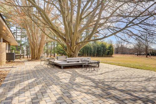 Stylish and Serene West Friendship Hidden Gem! in Turf Valley, USA