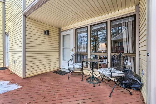 Single-Story Fairfield Bay Condo with Deck! in Fairfield Bay