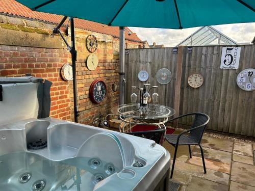 5 O Clock Somewhere with Private Hot Tub, Sheringham (zdjęcie 2)