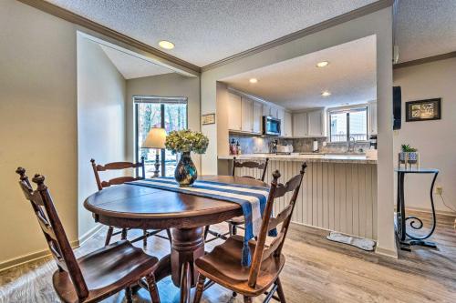 Single-Story Fairfield Bay Condo with Deck! in Fairfield Bay