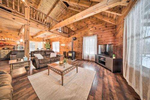 . Cabin in Lake Chautauqua on 36 Acres with Hot Tub!
