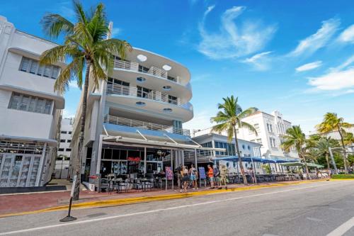 Ocean Drive Apartments with Rooftop Pool, South Beach, Miami in Miami Beach, USA
