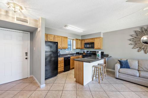 Kitchen, Lagoon Sun 3 in Gulf Shores (AL)