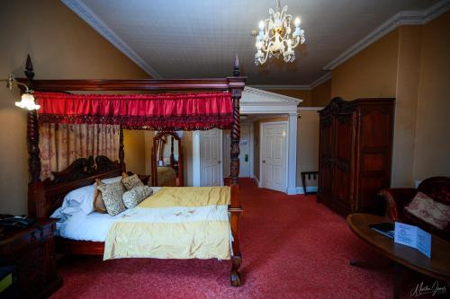Suite, bridal, four poster