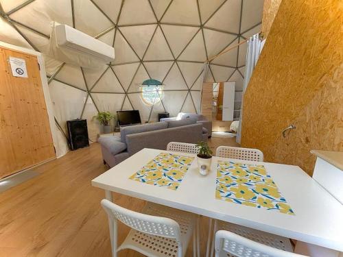 Olive Dome - כיפה גיאודזית ענקית ומודרנית בין עצי הזית in Tiberias
