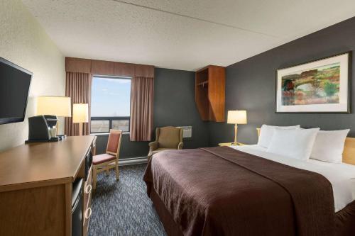 Travelodge by Wyndham Edmonton West - image 4