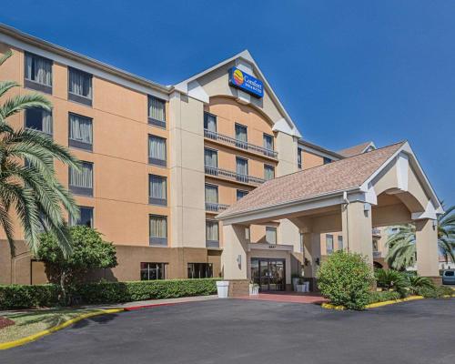 Comfort Inn & Suites Southwest Freeway at Westpark