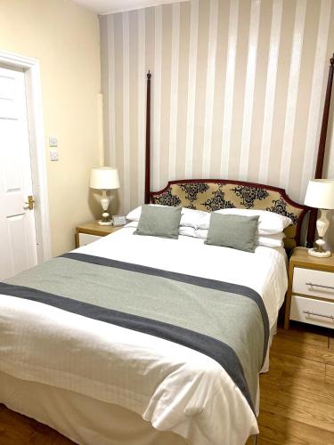 Newcastle Arms Hotel - image 12