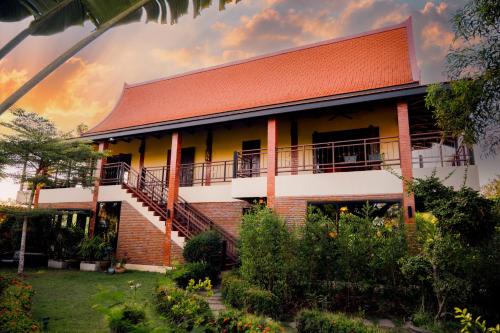 納卡拉別墅和豪華帳篷 (Nakara Villas and Glampings Tents) in 烏隆他尼府直轄縣