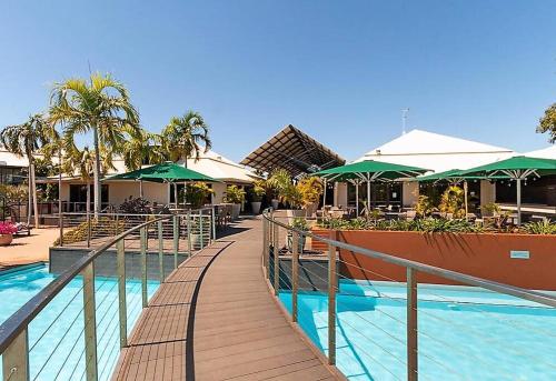 Modern 2 Bed Apartment - Oaks Resort, Cable Beach
