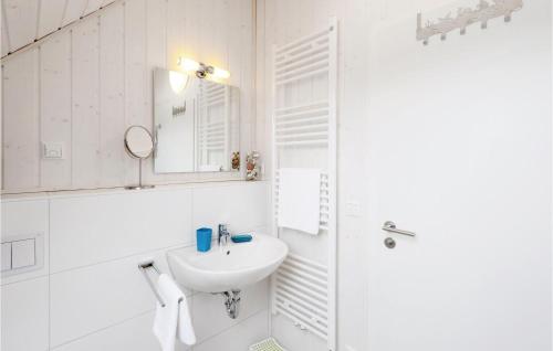 Nice Home In Ostseeresort Olpenitz 938m von Strandweg entfernt