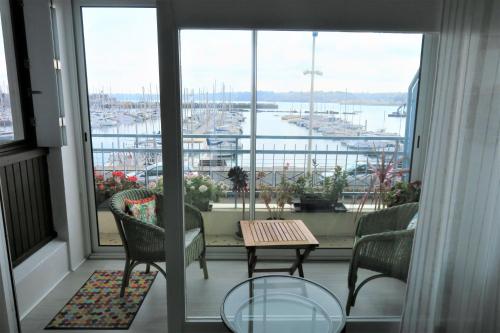 Bel appartement avec loggia et balcon VUE SUR MER à PERROS-GUIREC - Réf 874