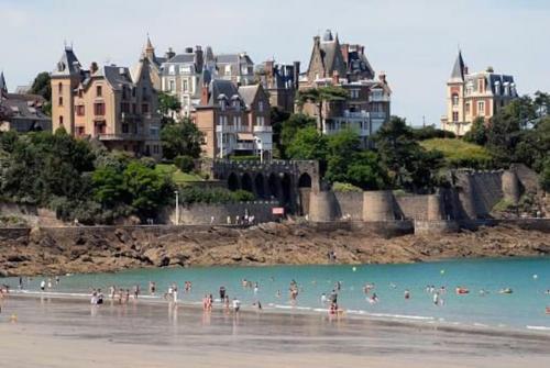 Maisonnette,100m mer, proche St Malo/Cancale, WIFI