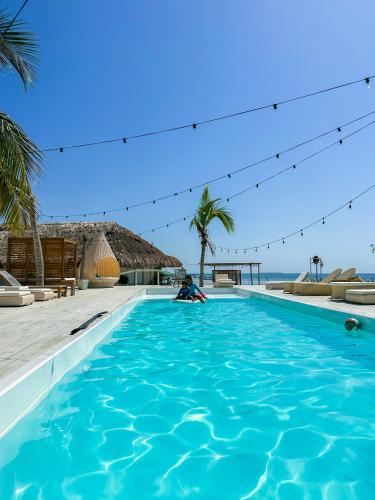 Úszómedence, Quinta del Mar Crystal Beach in Isla Tintipan