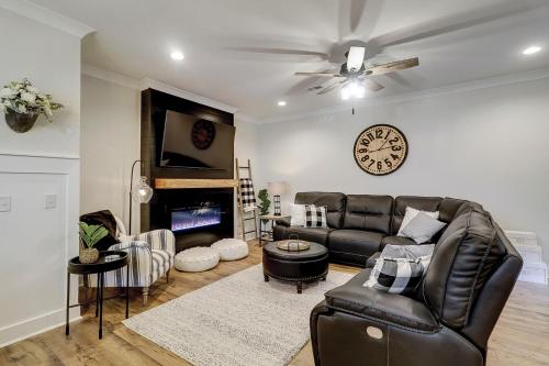 4 Bed 35 BA 1K 3Q 2T Sleeper Sofa Park 3 Cars Bikes & Beach Gear included