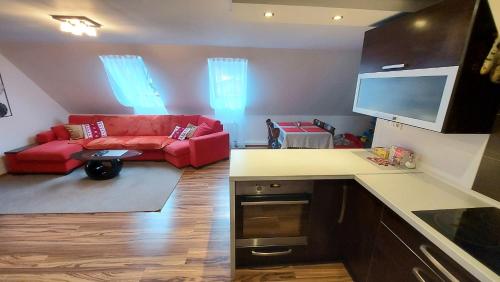Apartmán Tajov pre 5-6 osôb, privatne parkovanie a terasa (Apartman Tajov pre 5-6 osob, privatne parkovanie a terasa) in Tajov