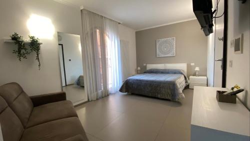 1 queen bed, 1 double bed