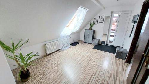 Apartmán Tajov pre 5-6 osôb, privatne parkovanie a terasa (Apartman Tajov pre 5-6 osob, privatne parkovanie a terasa) in Tajov