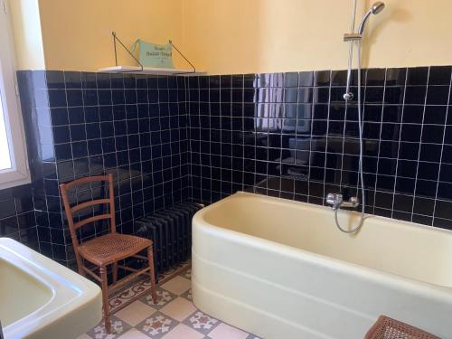 Bathroom, Villa Castor, Marseille, 8 personnes, Vue mer in Saint-Henri