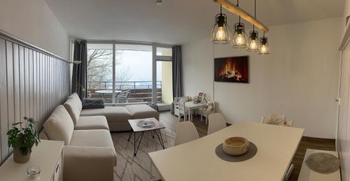 FeWo im Bayerischen Wald, perfekt für Familien mit Pool, Abenteuerspielplatz u. Ausblick