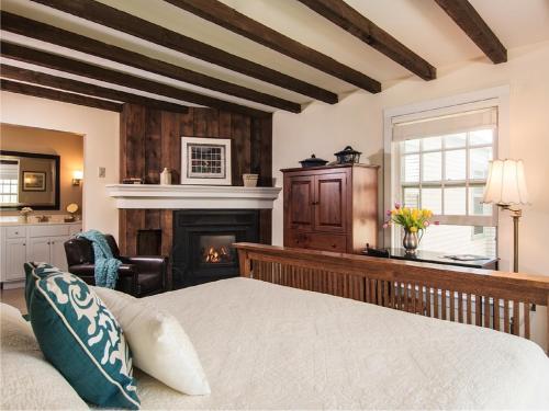 Chesterfield Inn