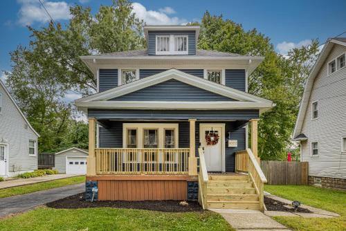 The Akron Retreat: Modern 3-Bedroom Oasis