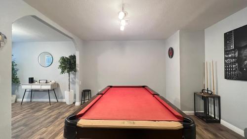 3 bedroom w Swimming pool and billiards table