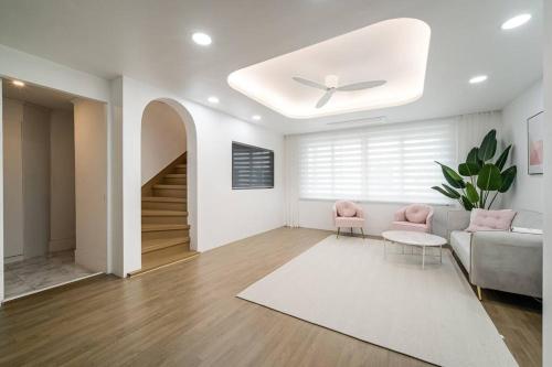 Split Level House in Hongdae