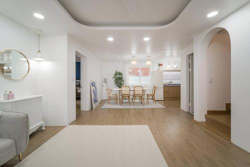 Split Level House in Hongdae