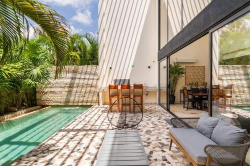4 Bedroom Talara Villa with pool and concierge services