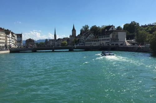  Bright designer flat in the heart of Zurich, Ferienwohnung in Zürich