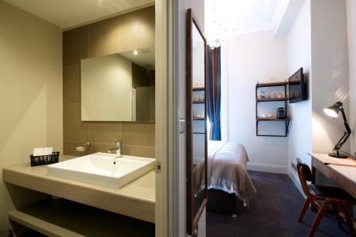 Kew Gardens Hotel